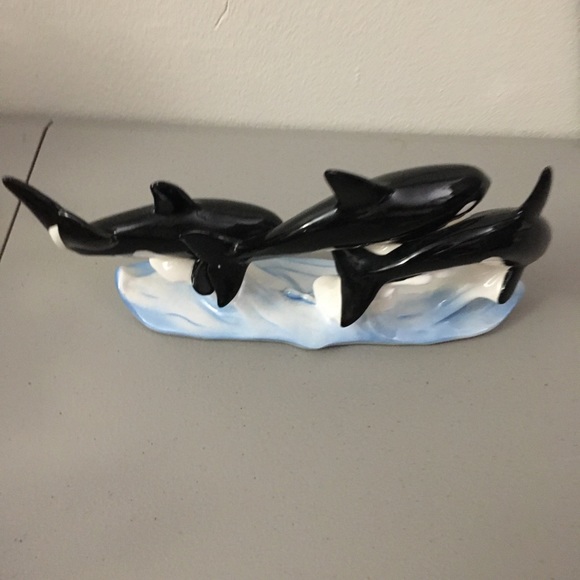 🆕 SEA WORLD PORCELAIN DOLPHINS NWT - Picture 3 of 4